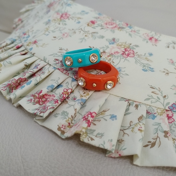 Resin rhinestone stud ring in Coral red - Picture 2 of 2